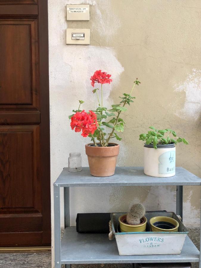 Twenty-Seven Apartment Pavia Bagian luar foto