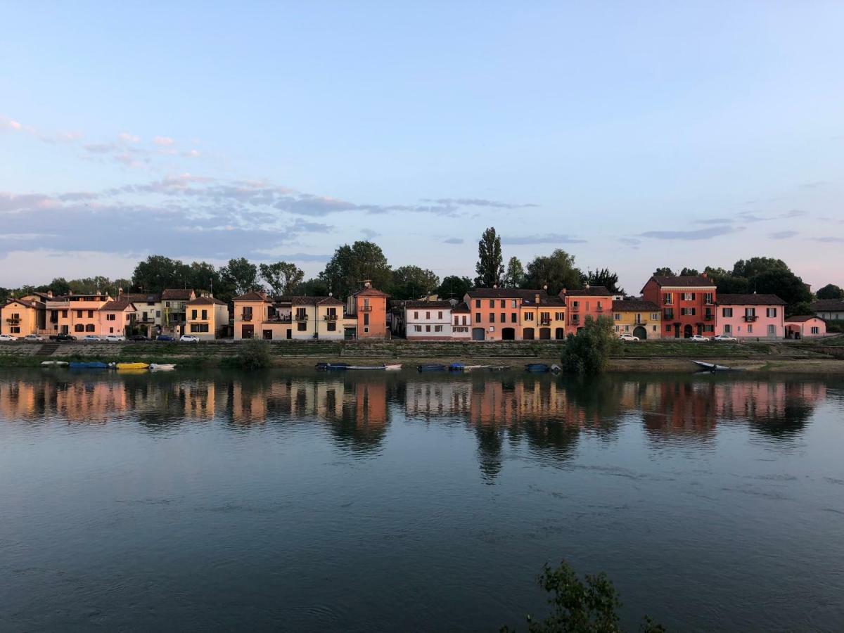 Twenty-Seven Apartment Pavia Bagian luar foto