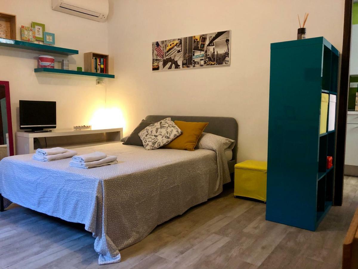 Twenty-Seven Apartment Pavia Bagian luar foto